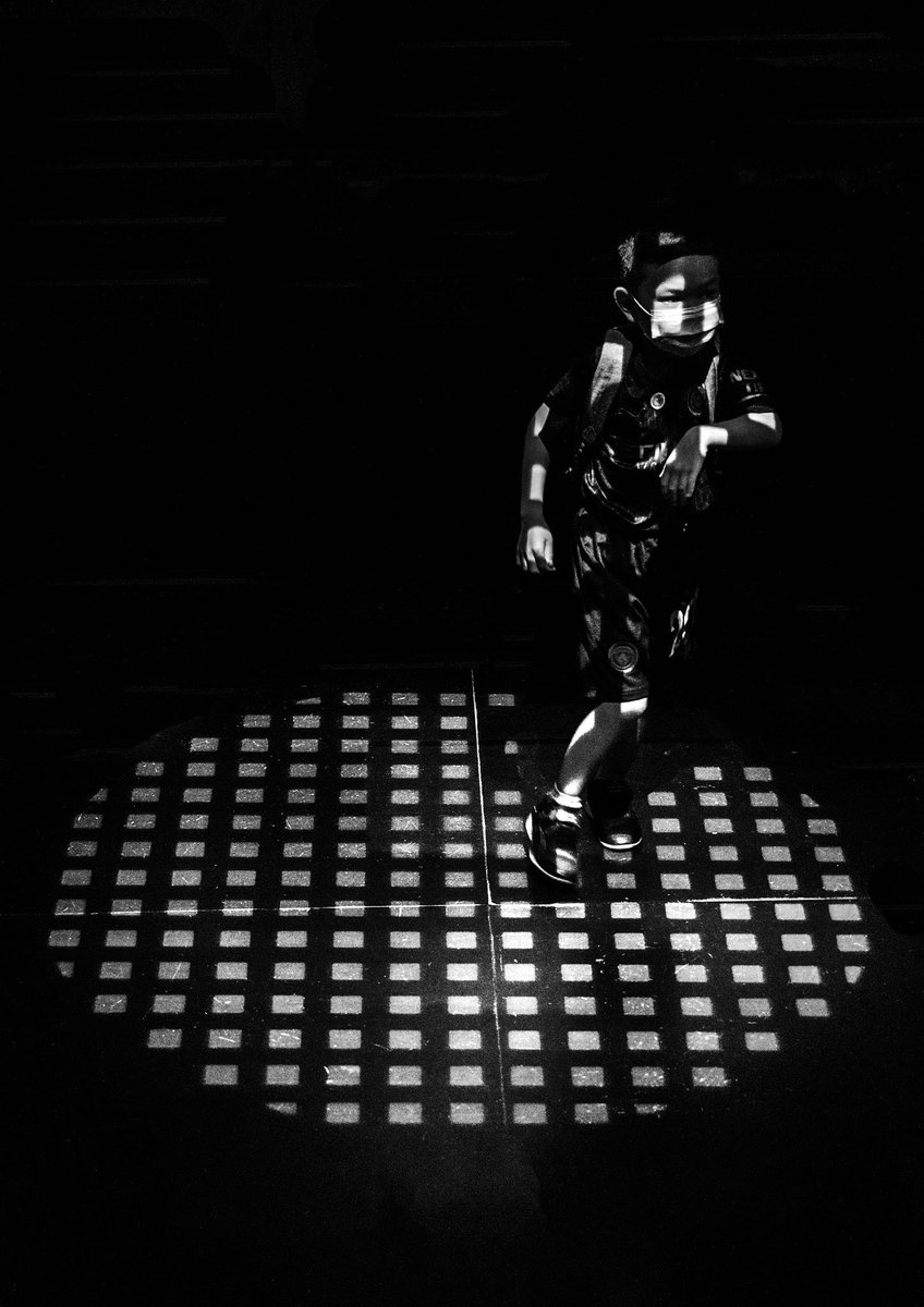 Intothefocuszon's tweet photo. "Running to you"

#streetphotography #blackandwhitephotography #fujifilm #Singapore #familydiaries https://t.co/cSYbn3aCr3