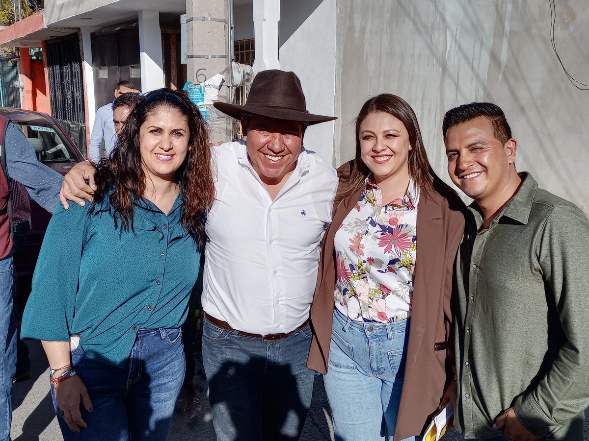 DipsMorenaZac's tweet photo. La tarde de este miércoles acudimosa la entrega de pavimentación de seis calles ubicadas en las colonias Europa y Las Huertas. 

Con estas obras se abona al bienestar de las familias que habitan uno de los polígonos más grandes y concurridos.

 ¡Gracias, señor Gobernador! https://t.co/T7KdZYjE9X