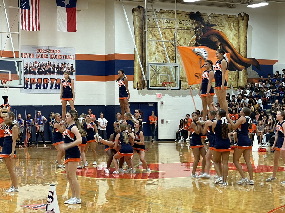 genlopardo's tweet photo. We wrapped up Fish Camp today with a Class of 26 Pep Rally! 📣 #7LakesHS @SpiritofSLHS @sevenlakesband @slhs_sapphires @kfinnesand @Diana_Sarao @Jacobi_ez @StephMcInturff https://t.co/wa4ECr4iYr