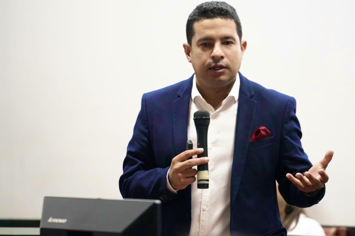 JulianVasquez_R's tweet photo. Hoy visitamos el Concejo de Caldas, compartimos los proyectos de impacto para el desarrollo de Antioquia en los que participa el @IDEA_Antioquia y ponemos la institución al servicio de la comunidad. El mensaje es claro: ¡Estamos listos para apoyar al municipio! https://t.co/xU0gH4eBbm