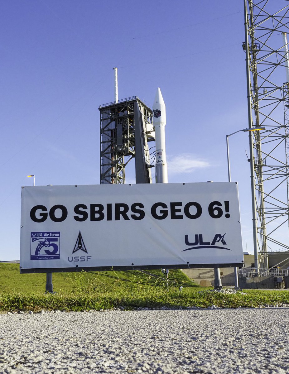 akd_ams's tweet photo. (1/2) #Atlas V 421 standing mighty as it waits to launch the @LMSpace built #Space Based Infrared System #Geosynchronous #Earth #Orbit 6 satellite. 🚀 •
•
📸 me for Winter Garden City Lifestyle https://t.co/eDVeBibqaP