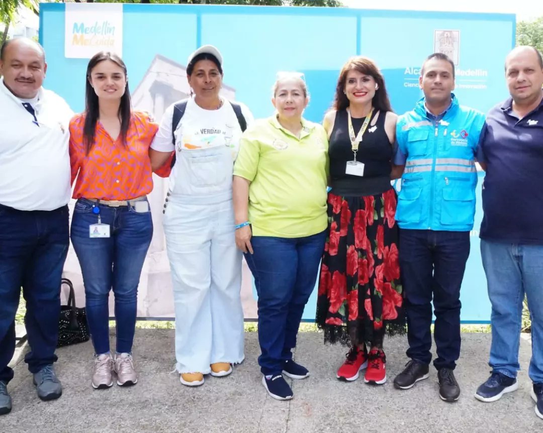 JulioCe50243550's tweet photo. Celebrando los 89 años JARDÍN CEMENTERIO UNIVERSAL. Unidos construyendo Paz. #Medellín #memoria #patrimonio @AZULVIRVIESCAS @jus_alderecho @redepazant @mesaporlavidame @personeriamed @ComiteHumanos https://t.co/Xm6QkblYAW