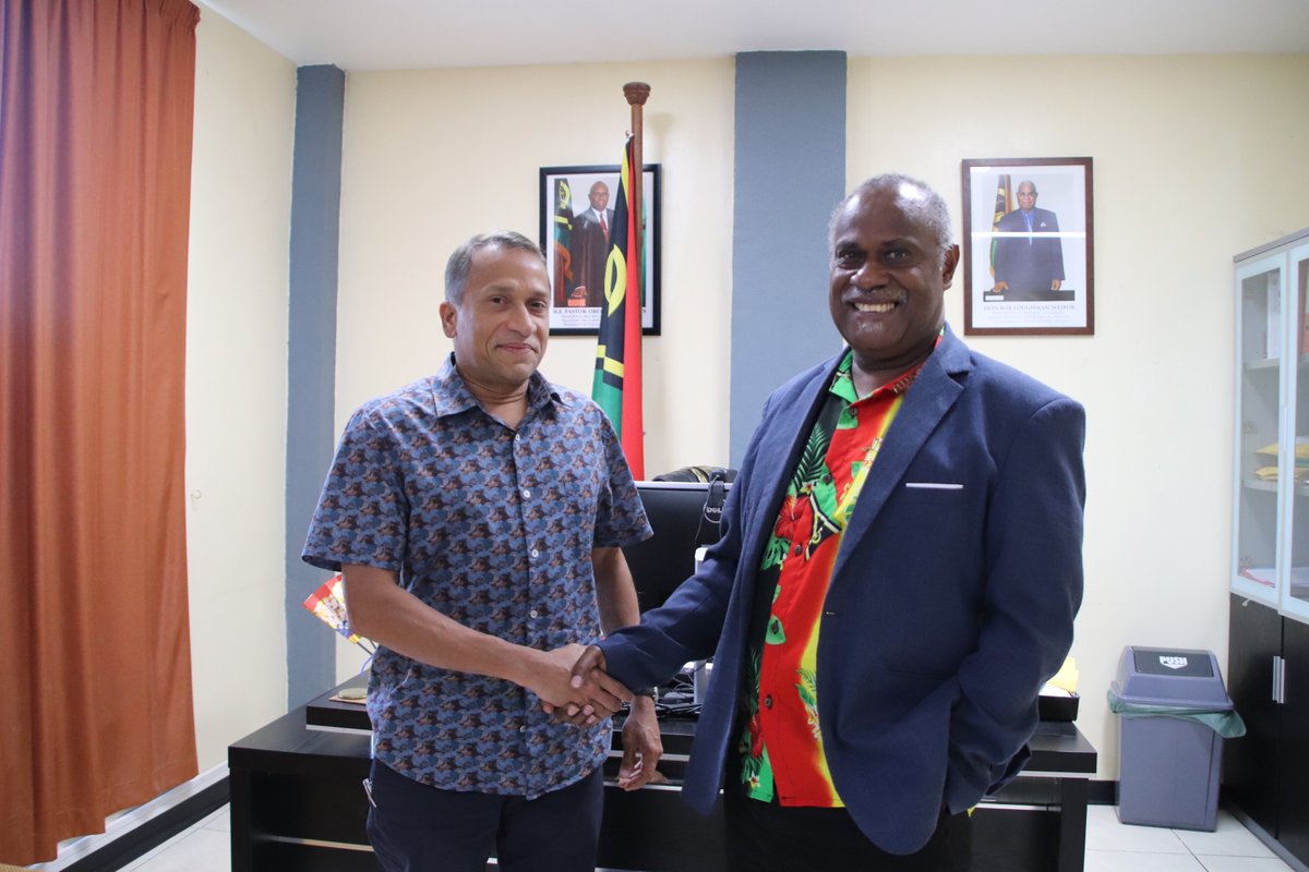 UNinFiji's tweet photo. Great discussions btwn Vanuatu #ClimateChange Minister, Hon. Silas Bule &amp; our UN team on mission in 🇻🇺 discussing support UN provides to 🇻🇺 in the space of #DRR, preparedness, response &amp; recovery, &amp; ways to work together to address existing gaps. Tankyu tumas for the #NDMO tour! https://t.co/9aFK3g4mMD