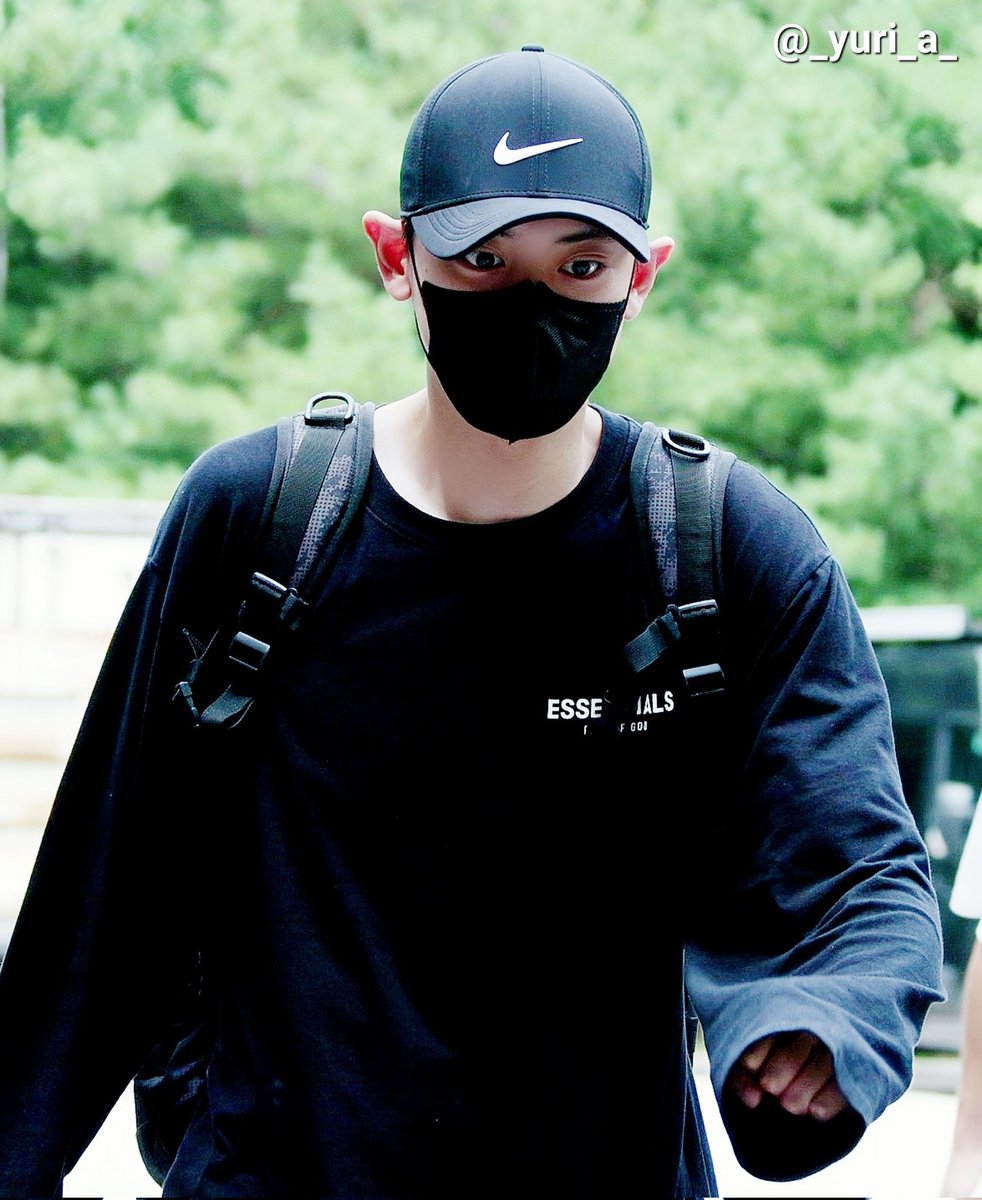 _yuri_a_'s tweet photo. 220805 블루헬멧 메이사의 노래 찬열 출근 pic https://t.co/93vANlJihO