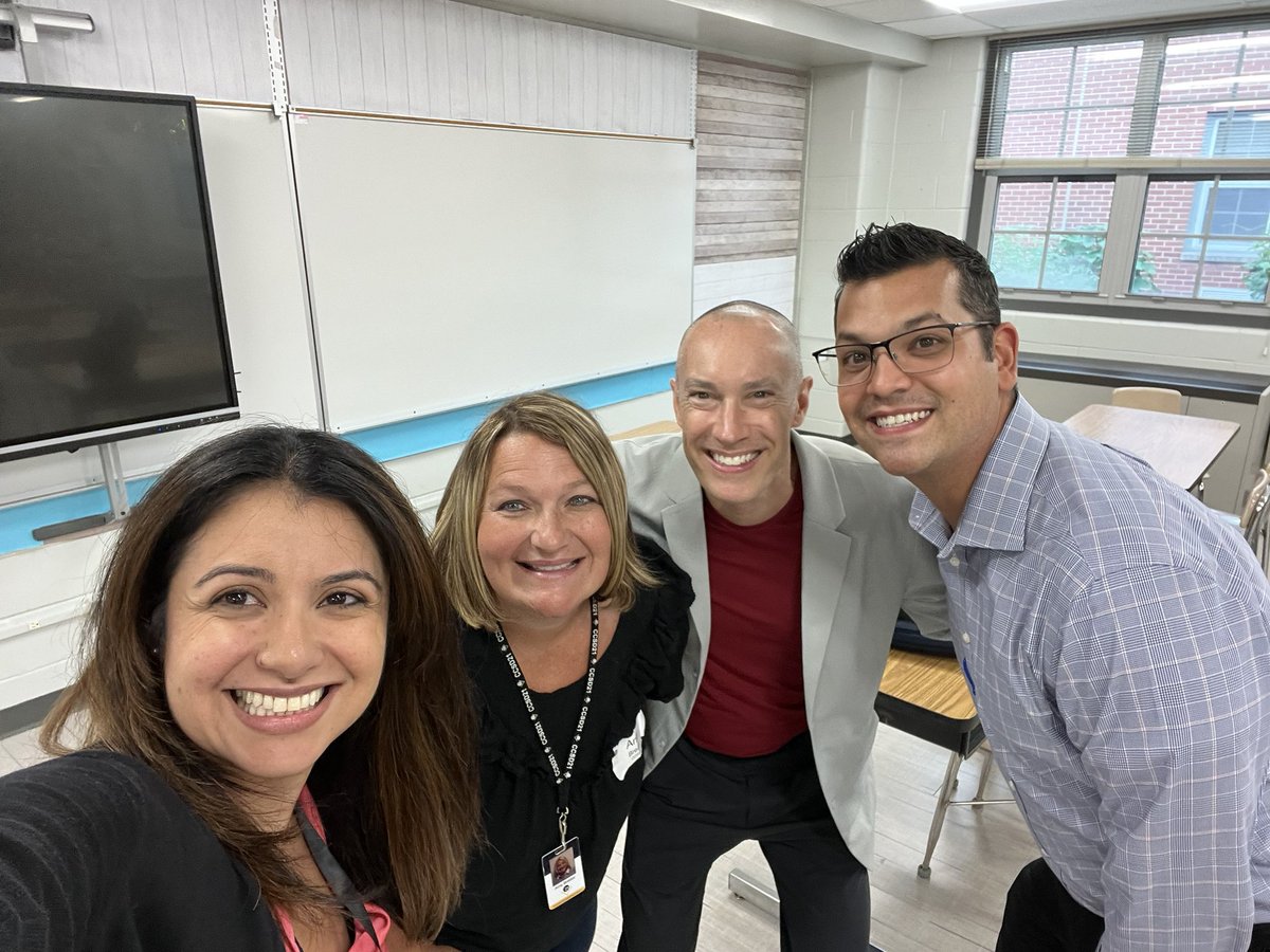 learnandteach04's tweet photo. So many great moments of learning, connecting, and sharing today @ #21EngagedLearning Conference! @educationhall &amp; @IgnacioLopezIV share great strategies &amp; validated so much of what we are doing as a district! #relationships #authenticity #strongcore #joy #21Learns https://t.co/9DpFFjdohx