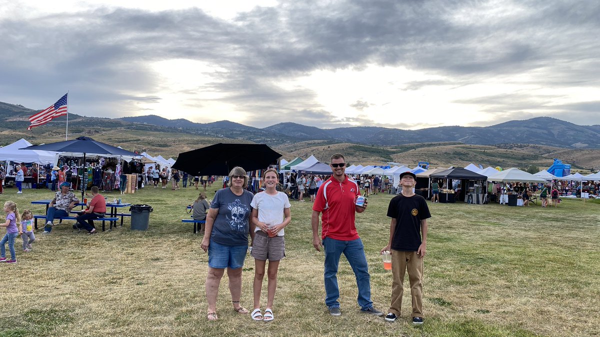 brianwusa's tweet photo. #RaspberryDays #parade #craftfair #Utwx great times, family time. @Gobearlake @AlanaBrophyNews @ChaseThomason @ThomasGeboyWX @nawa201 @Whobugs @BearLakeValley @Dan_Pope_FOX13 @spunky_libra @UtahBamaFan @dannahyer @Simply_me_Holly https://t.co/ofz9vRCXDN