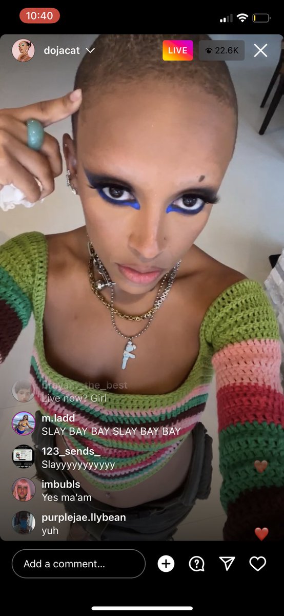 ErinKell79's tweet photo. Doja Cat just shaved her eyebrows off on Instagram Live and uncovered a beauty mark! @DojaCat https://t.co/sQUkk3jC2C
