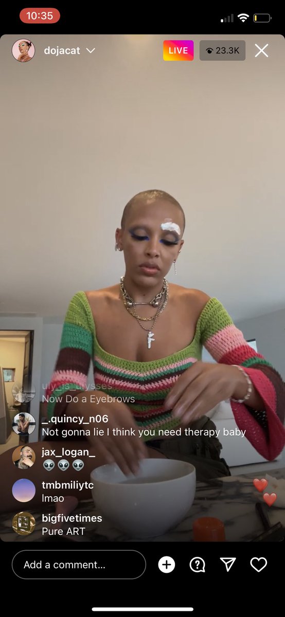 ErinKell79's tweet photo. Doja Cat just shaved her eyebrows off on Instagram Live and uncovered a beauty mark! @DojaCat https://t.co/sQUkk3jC2C