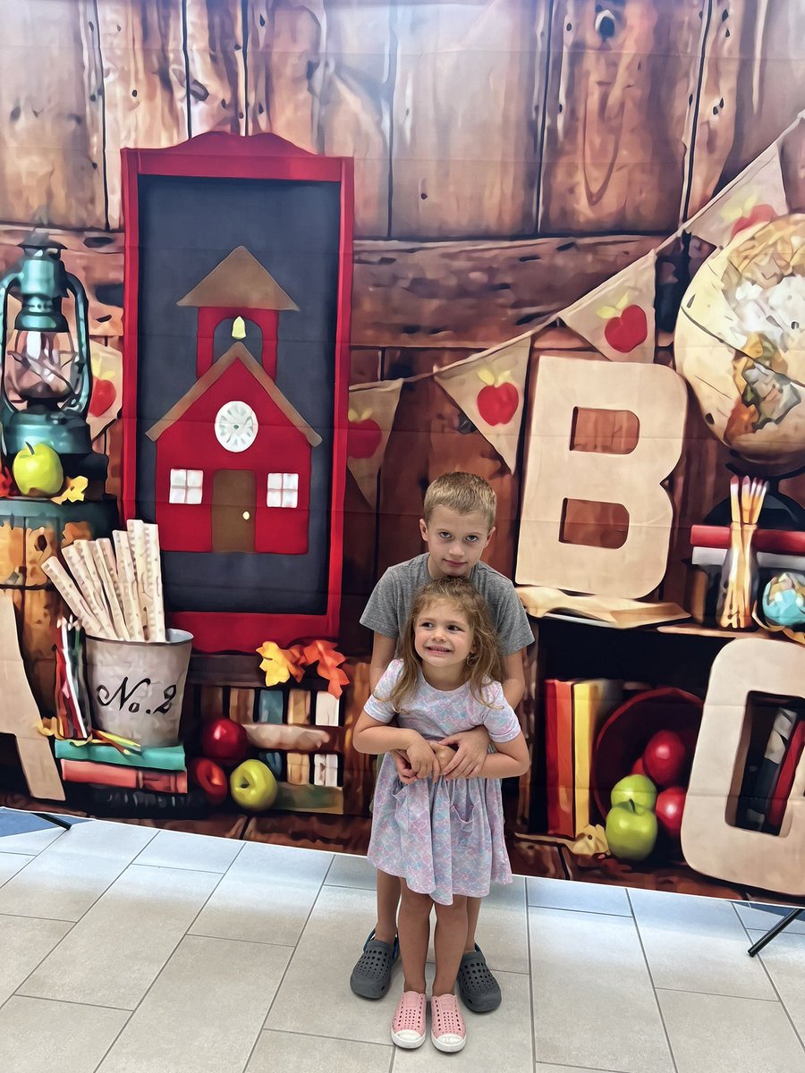 slconnell's tweet photo. Meet the teacher at @HumbleISD_CE tonight!! So excited for a great year https://t.co/gRj5HbzlpG