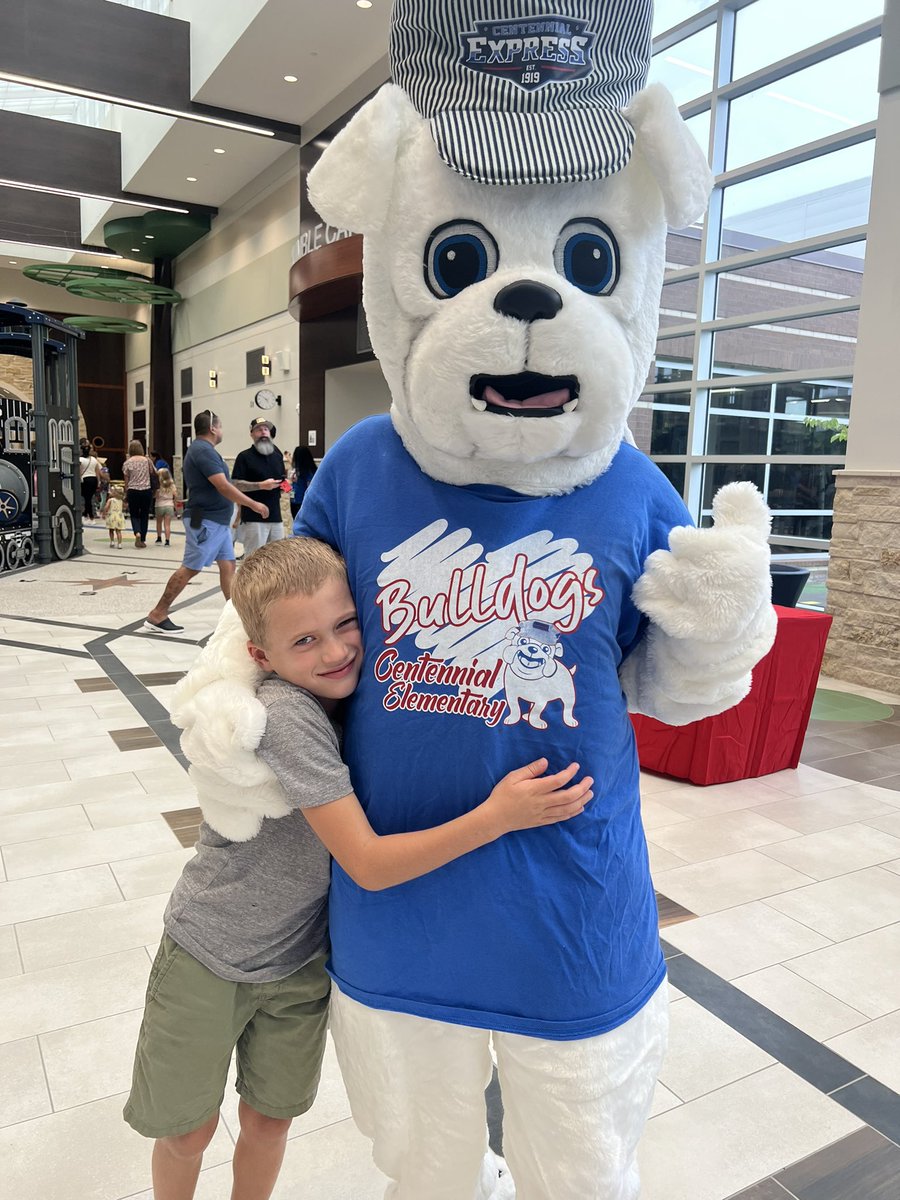 slconnell's tweet photo. Meet the teacher at @HumbleISD_CE tonight!! So excited for a great year https://t.co/gRj5HbzlpG