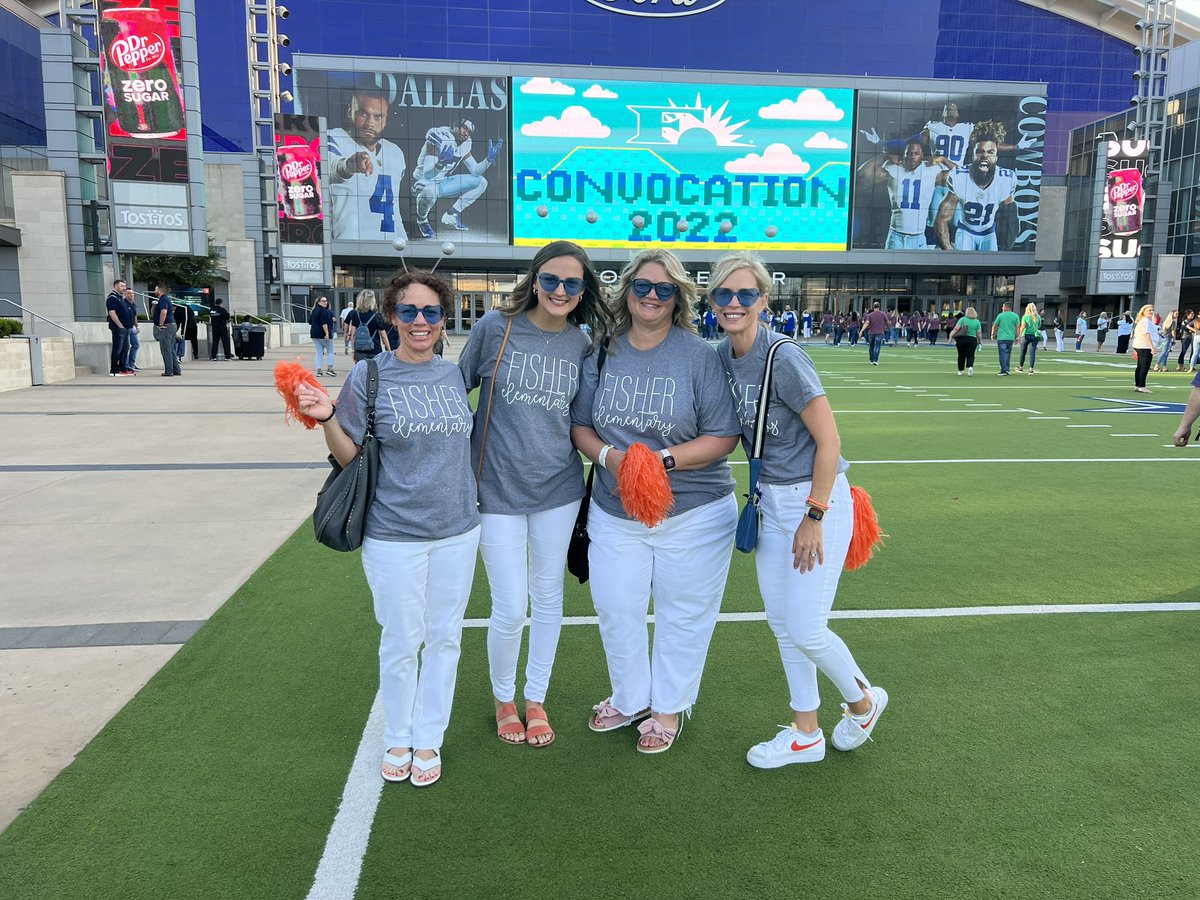 We loveeee convocation! #FISDmadetoshine