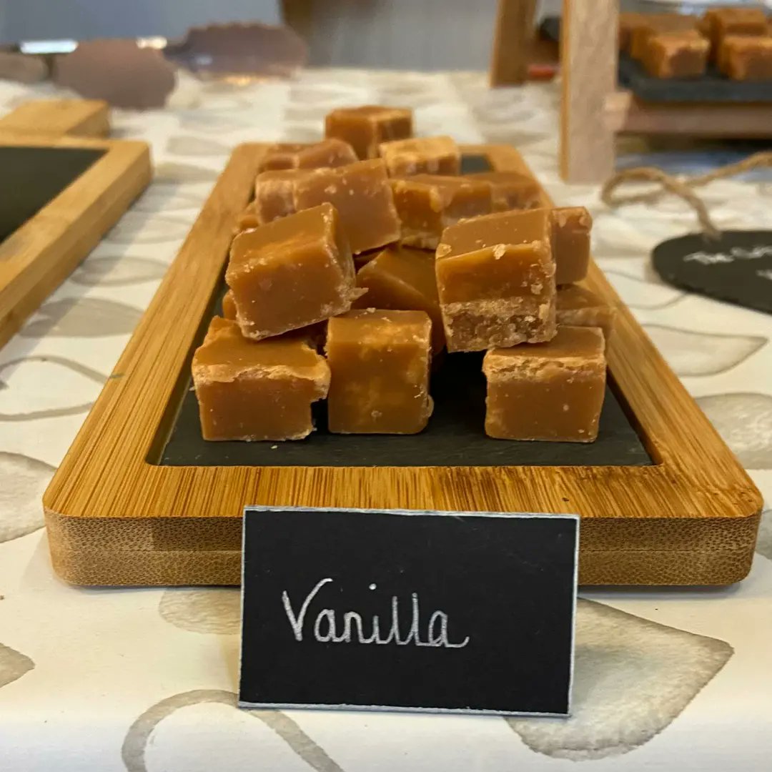 EmmaJanesLife's tweet photo. The amazing list of cakes by 5 star hygiene rated Lisa's Luscious Bakes that will be on offer at #SalfordsVillageCraftFair tomorrow #Saturday6August
Oh & they'll be #ArtisanFudge too! 😋
#Salfords #Surrey #WhatsOn #FamilyFriendly #Redhill #Reigate #Horley https://t.co/tDF2iqK7Tw