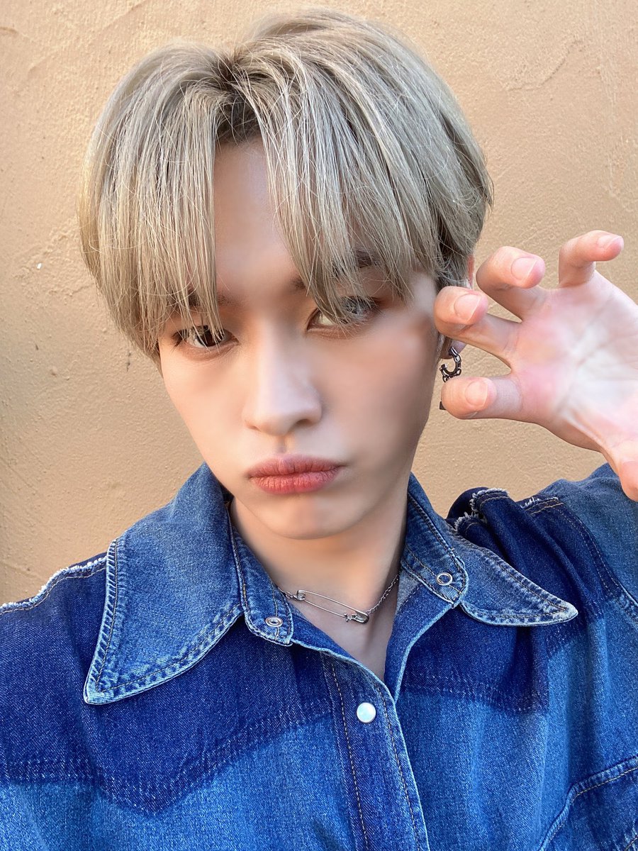 minsung au ⭐🎮

M¡nh0 no acepta que siempre sea el segundo en la liga de oro de super star sin creer que es posible romper el récord mundial de alguien pero Han Jisûng decide demostrale que un obsesionado puede vencerlo

– No es posible alcanzar a ese 

– Si fueras mejor podrías