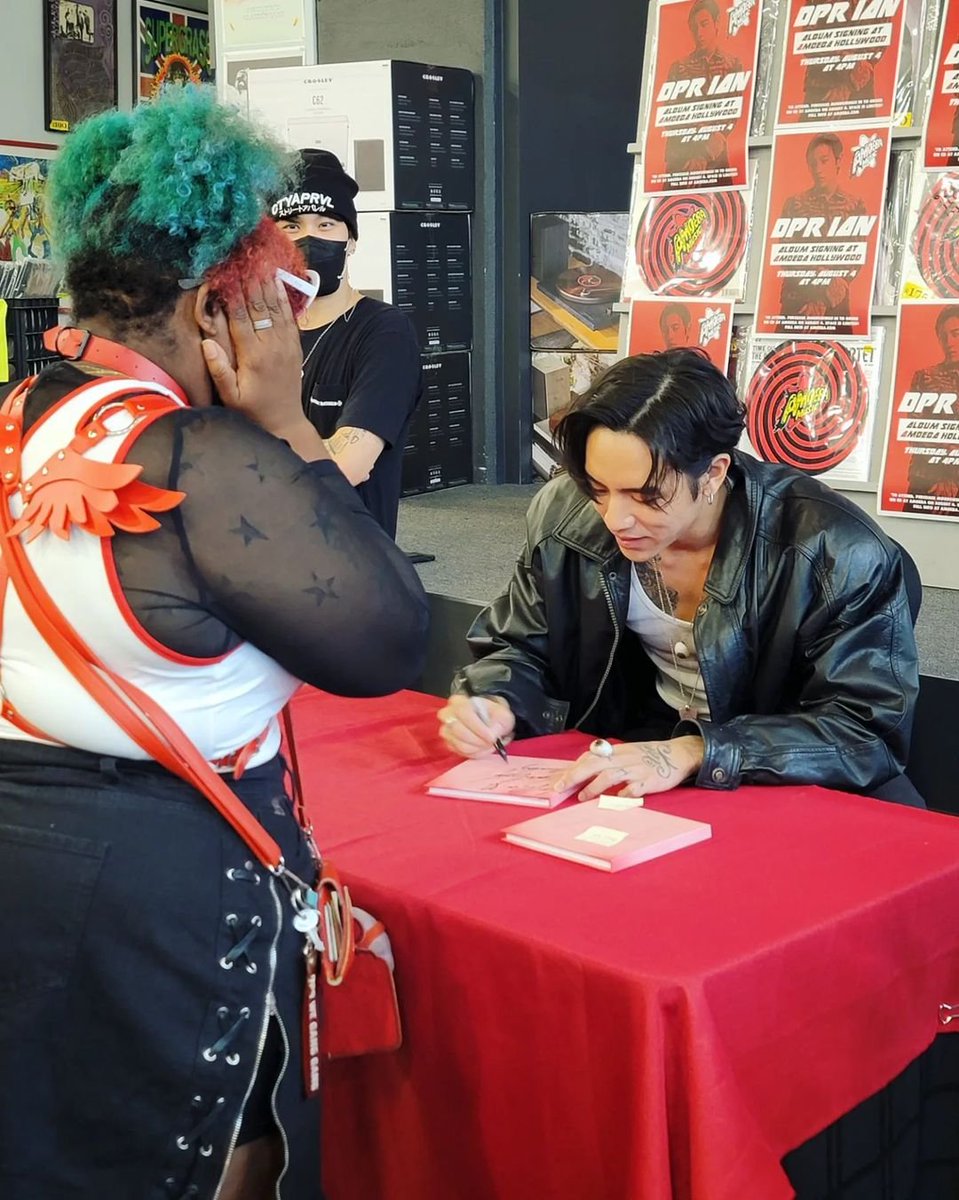DPRIANBRASIL's tweet photo. [📷 @amoebamusic] 050822

#DPRIAN #DPR #MITOisBACK https://t.co/2zRM556AHV