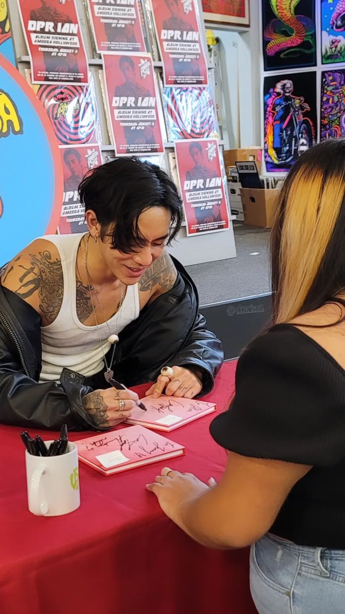 DPRIANBRASIL's tweet photo. [📷 @amoebamusic] 050822

#DPRIAN #DPR #MITOisBACK https://t.co/JDIw8A9VKa