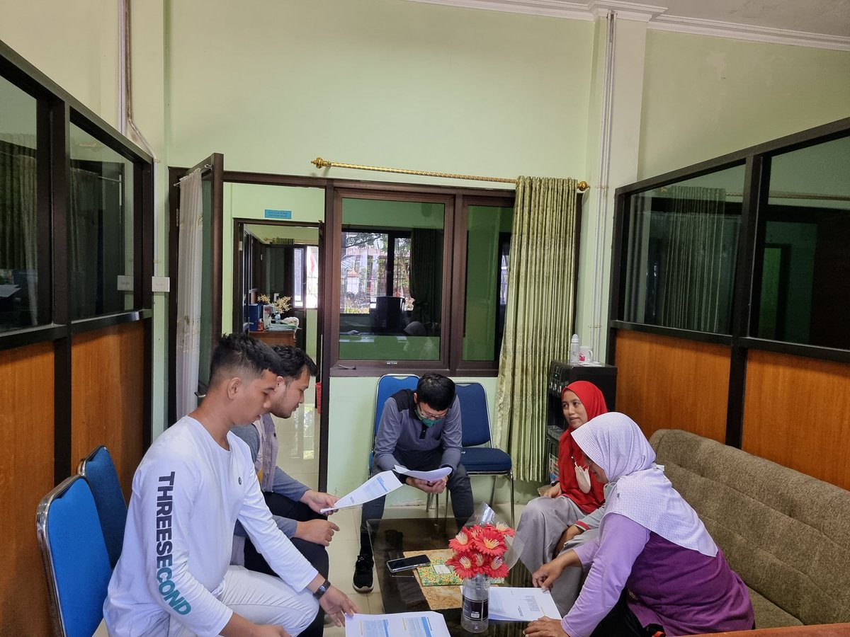 Risdyamasta23's tweet photo. Jumat (5/8) Rianda R. PPB Kota Madiun, Melaksanakan Sinkronisasi Kegiatan, Menyampaikan Rencana Kerja &amp; Capaian Kinerja Bersama Bidang Perikanan DKPP Kota Madiun #GiatLuhkanSatminkalBWI  #luhlapor #KotaMadiun @bppp_banyuwangi @puslatluhkp @DKPPkotamadiun https://t.co/KCk9uFioQi
