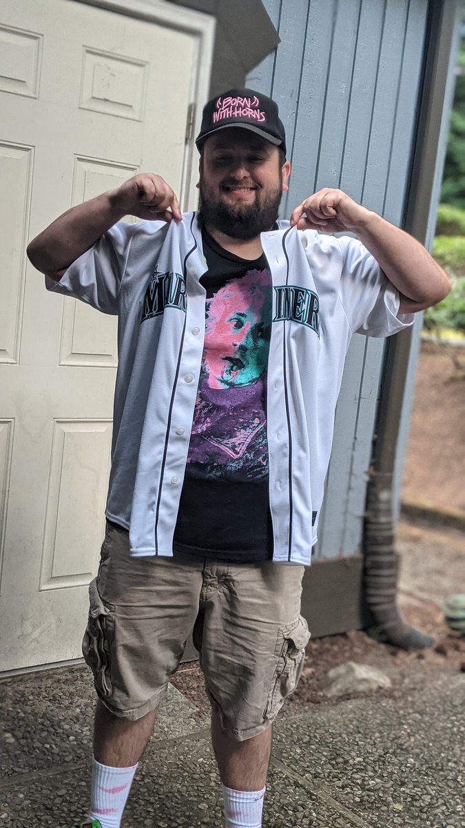 LemsTravie's tweet photo. #repersenting my @JRODshow44 and @machinegunkelly merch today @Mariners @rook419 @SophieGuitar_ @Guitarslayer24 https://t.co/aRF3qpNYxJ