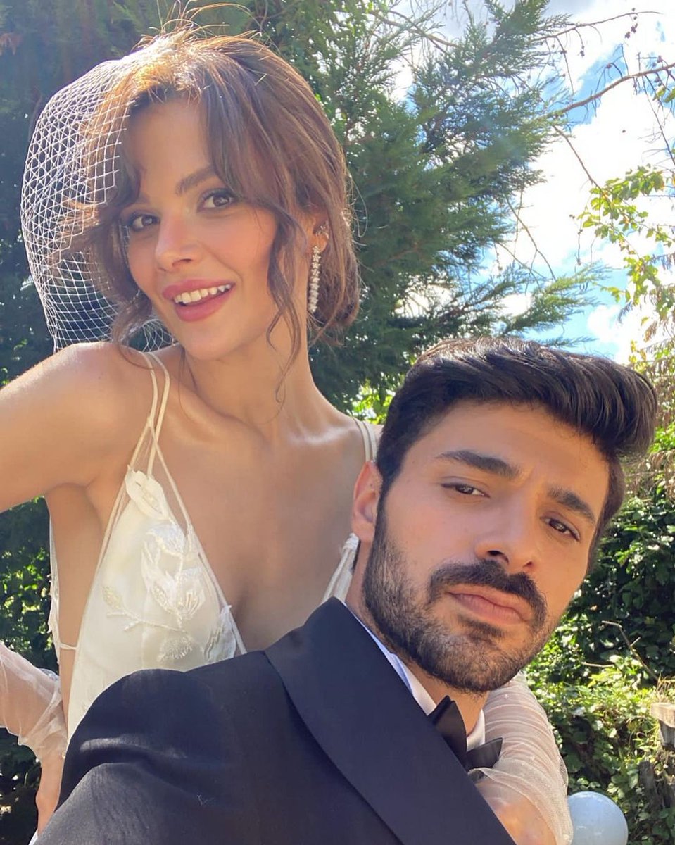 cristiane_2207's tweet photo. Eles eram Mas eles eram
um poema analfabetos
#GulumseKaderine || #EkYar
#GizliSaklı || #NazMir
#SeniKalbimeSakladım ||#ZeyMer https://t.co/throdDTumT