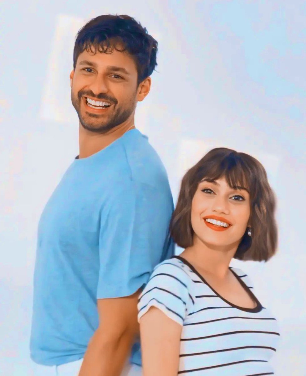 cristiane_2207's tweet photo. Eles eram Mas eles eram
um poema analfabetos
#GulumseKaderine || #EkYar
#GizliSaklı || #NazMir
#SeniKalbimeSakladım ||#ZeyMer https://t.co/throdDTumT