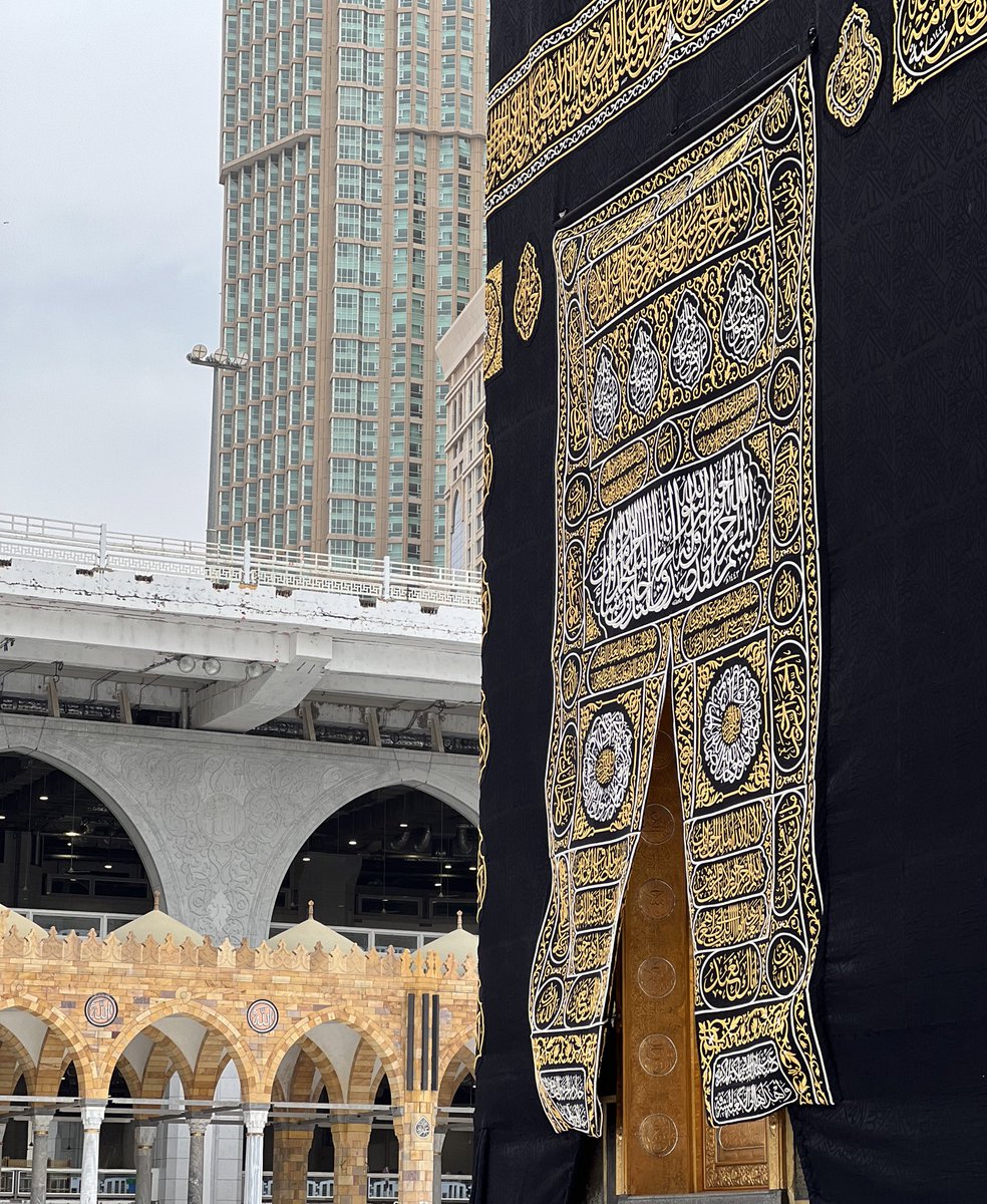 قال رسول الله ﷺ: «أكثِروا الصَّلاةَ عليَّ يومَ الجمُعةِ وليلةَ الجمُعةِ، فمَن صلَّى عليَّ صلاةً صلَّى اللهُ عليهِ عَشراً»[حسنّه الألباني].