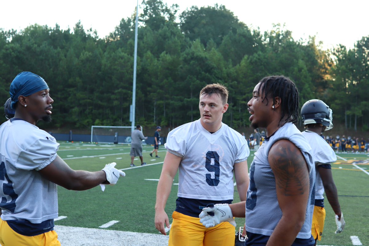 ReinhardtFB's tweet photo. Working on the details! #reinhardtfootball #PTP #PAYTHEPRICE https://t.co/6zITTdtwE7