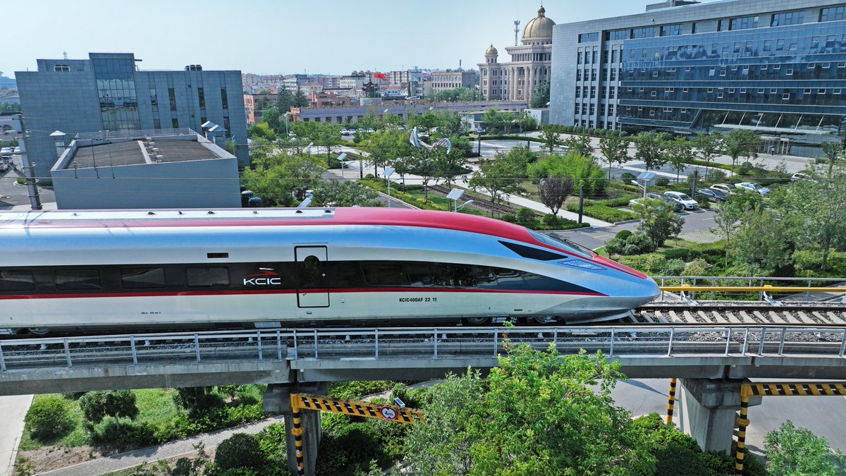 CRRC_global's tweet photo. On August 5th, the #Jakarta-#Bandung high-speed #EMU exported to #Indonesia successfully rolled off the assembly line in #Qingdao @loveqingdao
. This is also the first time that high-speed EMU exported from China to foreign countries. https://t.co/QWS8J8NX4x