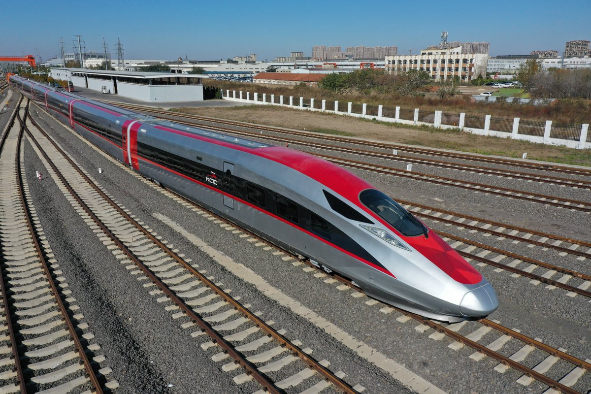 CRRC_global's tweet photo. On August 5th, the #Jakarta-#Bandung high-speed #EMU exported to #Indonesia successfully rolled off the assembly line in #Qingdao @loveqingdao
. This is also the first time that high-speed EMU exported from China to foreign countries. https://t.co/QWS8J8NX4x