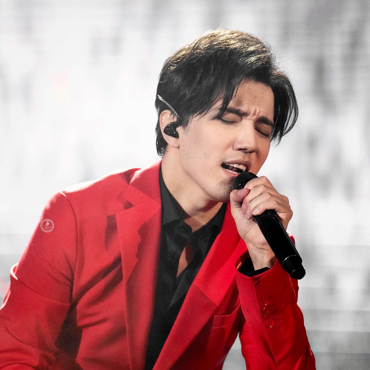 DearMayganMJFan's tweet photo. From one of my favorite performances of his, "Know" in Moscow. Just....🤯❤️
Dimash is the King of Music. 👑
#Dimash_Okey #BeWithMe #FlyAway ❤️ https://t.co/VuhoA47T6n