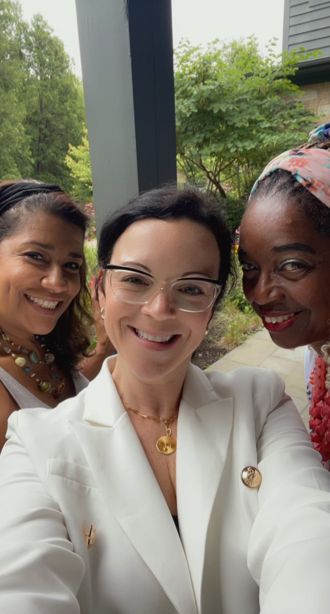 InstructionSupt's tweet photo. Leadership Retreat with my girls! #larkinnetwork #streamwoodnetwork #elginnetwork @WintersTeresa https://t.co/boIqCgtpKX