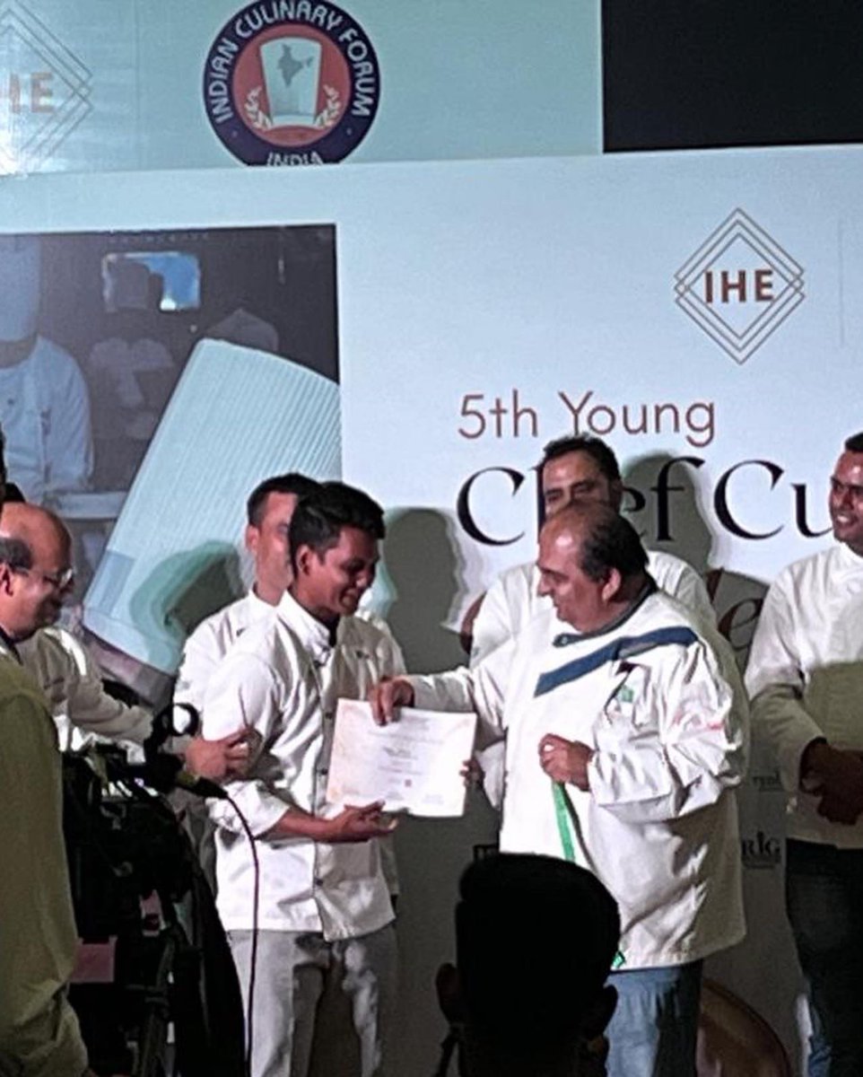 ArunSin64643149's tweet photo. We are proud to inform that Mr.Nayan student of 2nd year of https://t.co/r4xTq6EcSB. In FHRAI-IHM today got silver medal in Pasta Prepration in young chef competition organised by ICF in IHE-22.This is Ist honour of the student of FHRAI-IHM .and we are delighted to share this. https://t.co/7Li1mX5Nb4