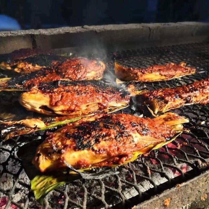 jomtravel_'s tweet photo. Dekat je dgn tol Pedas. Keluar tol Pedas korang belok kanan lepas tu terus je. Kedai bebetul tepi jalan. Jangan terlajak!
Korang try daging dan keli salai. Memang cenggini👍🏼👍🏼

📍Resepi Grobok Salai,Pedas, N9
⏰10am - 5pm (Selasa - Khamis)
⏰10am - 12am (Jumaat - Ahad)
❌Isnin https://t.co/hQyNFAWvWR
