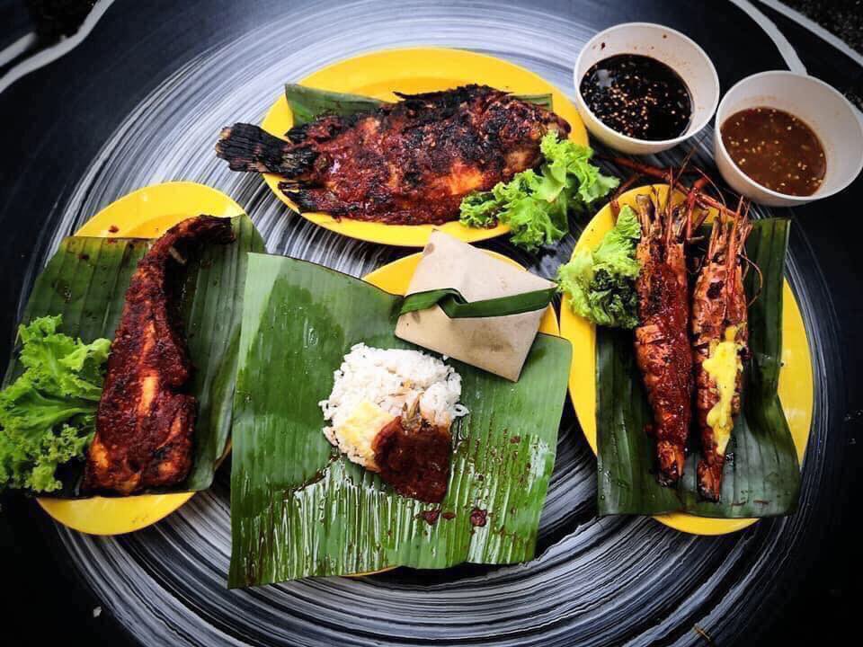 jomtravel_'s tweet photo. Dekat je dgn tol Pedas. Keluar tol Pedas korang belok kanan lepas tu terus je. Kedai bebetul tepi jalan. Jangan terlajak!
Korang try daging dan keli salai. Memang cenggini👍🏼👍🏼

📍Resepi Grobok Salai,Pedas, N9
⏰10am - 5pm (Selasa - Khamis)
⏰10am - 12am (Jumaat - Ahad)
❌Isnin https://t.co/hQyNFAWvWR