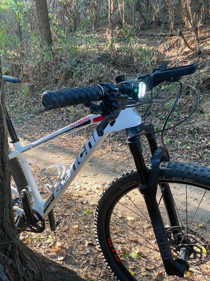 MagicshineL's tweet photo. Magicshine Newest Seemee150 front safety light , small, simple but mightly, 150 lumens for the max output,perfect for urban and road riders and commuters. 🚵♀️
https://t.co/HN1XDCy8nW
#magicshine #seemee150
#bikelight #bikelife #rearlight #bikes #ride #cycling #cycle #urban , https://t.co/3Rt4TVK2R6