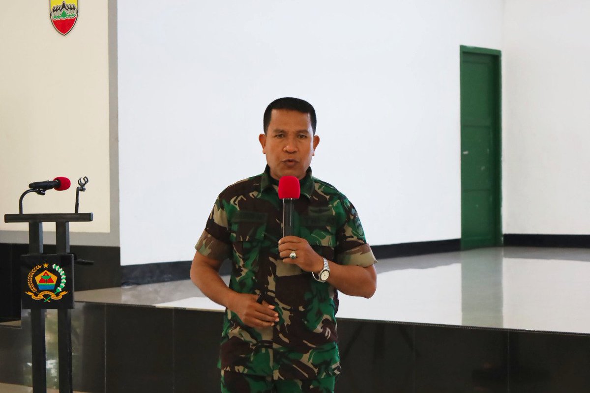 Korem023_ks's tweet photo. KOREM 023/KS MENERIMA PENYULUHAN MENTAL IDEOLOGI, KEJUANGAN DAN PERKOKOH JATI DIRI  PRAJURIT, PNS DAN  PERSIT https://t.co/ijRKqhwX4q