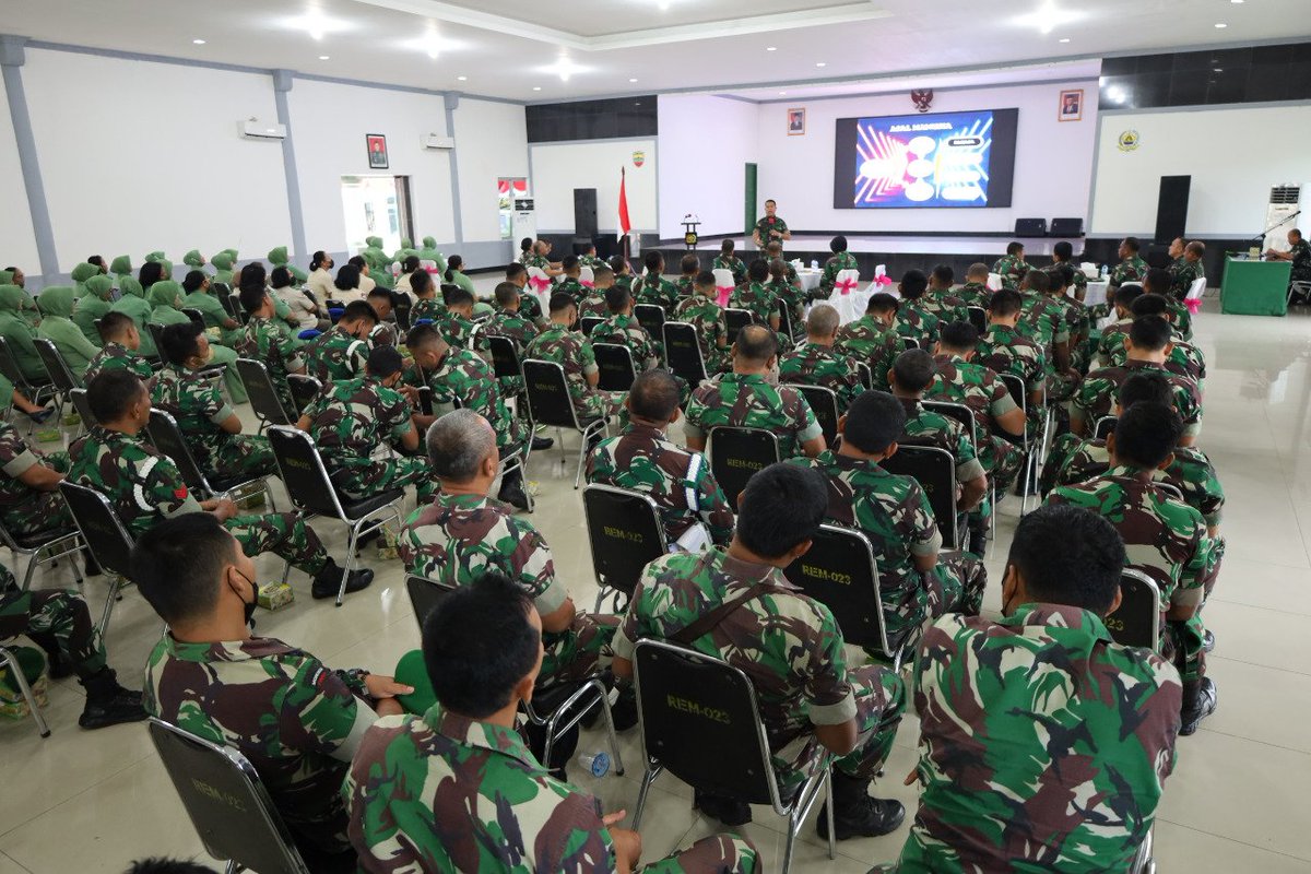 Korem023_ks's tweet photo. KOREM 023/KS MENERIMA PENYULUHAN MENTAL IDEOLOGI, KEJUANGAN DAN PERKOKOH JATI DIRI  PRAJURIT, PNS DAN  PERSIT https://t.co/ijRKqhwX4q