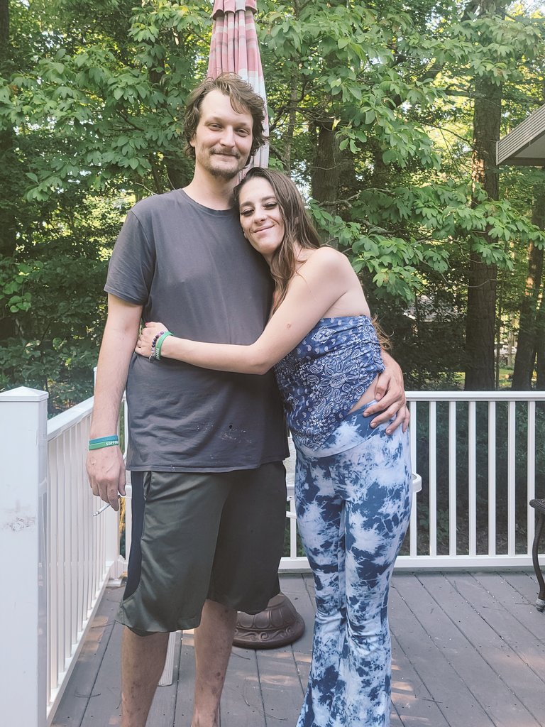 stonerqueen410's tweet photo. With #chosenglass himself, great day ๐ฅฐ๐ป Accepting custom glass orders, message me! #shoplocal #handblownglass #Mmemberville https://t.co/w15AdqDaBe