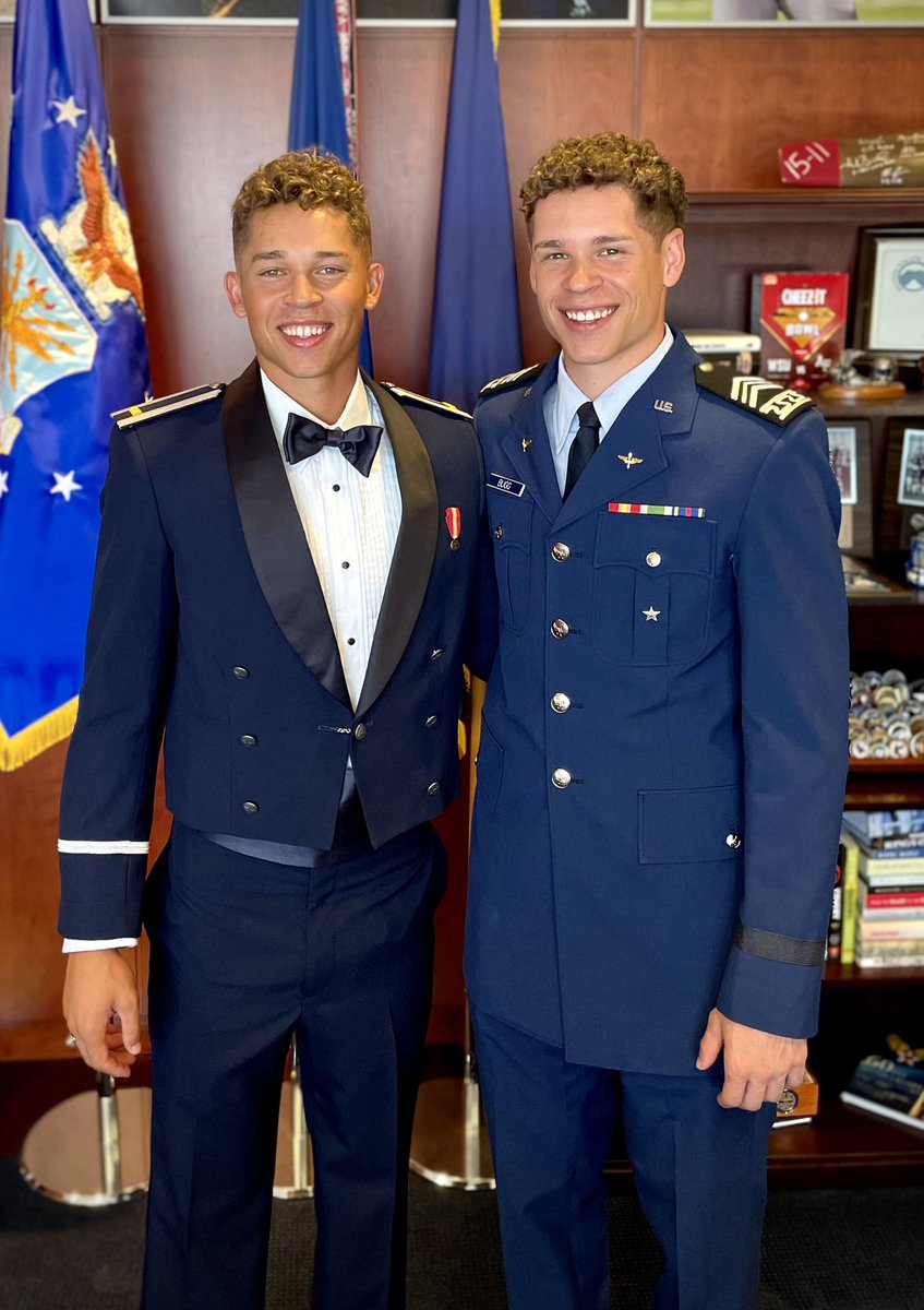 Buggs_Dad's tweet image. Such a blessing to watch @TreBugg3 commission today by Lt. General Clark! @MasonBugg2 was his #FirstSalute!!! ❤️❤️❤️ @AF_Academy @AF_Football @CoachTCalhoun @USAFASID Congrats #LTBugg! Insanely proud of u son!🥰🥰🥰