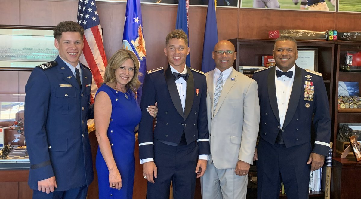 Buggs_Dad's tweet image. Such a blessing to watch @TreBugg3 commission today by Lt. General Clark! @MasonBugg2 was his #FirstSalute!!! ❤️❤️❤️ @AF_Academy @AF_Football @CoachTCalhoun @USAFASID Congrats #LTBugg! Insanely proud of u son!🥰🥰🥰