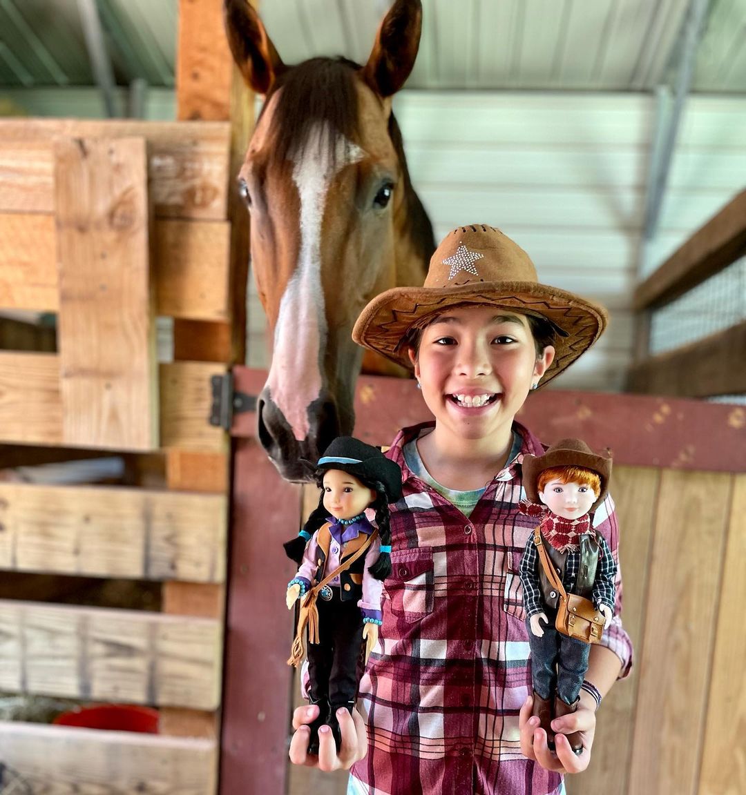 rubyredtoys's tweet photo. Check out young designer Naomi Joy McMillon horsin' around with Wyatt & Winona!
Have you got yours yet?
#createyourdreamdoll #rubyredsiblies #FanCOLLAB #youngdesigner #creativekids https://t.co/7MmCuI0S1J