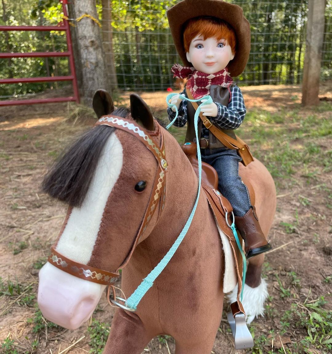 rubyredtoys's tweet photo. Check out young designer Naomi Joy McMillon horsin' around with Wyatt & Winona!
Have you got yours yet?
#createyourdreamdoll #rubyredsiblies #FanCOLLAB #youngdesigner #creativekids https://t.co/7MmCuI0S1J