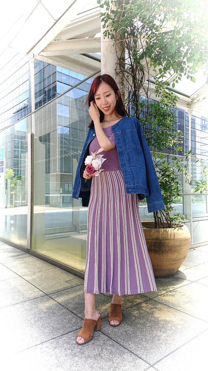 グレイスター 上身の配色とスカートのストライプ見えチェンジリブが目を引く綺麗めニットワンピース 3配色の贅沢な編み柄は一枚で様になる都会的なデザインが特別感を演出 ハイウエストの切替がスタイルアップも叶う最強ワンピースです ラムラ 飯田橋 グレイ