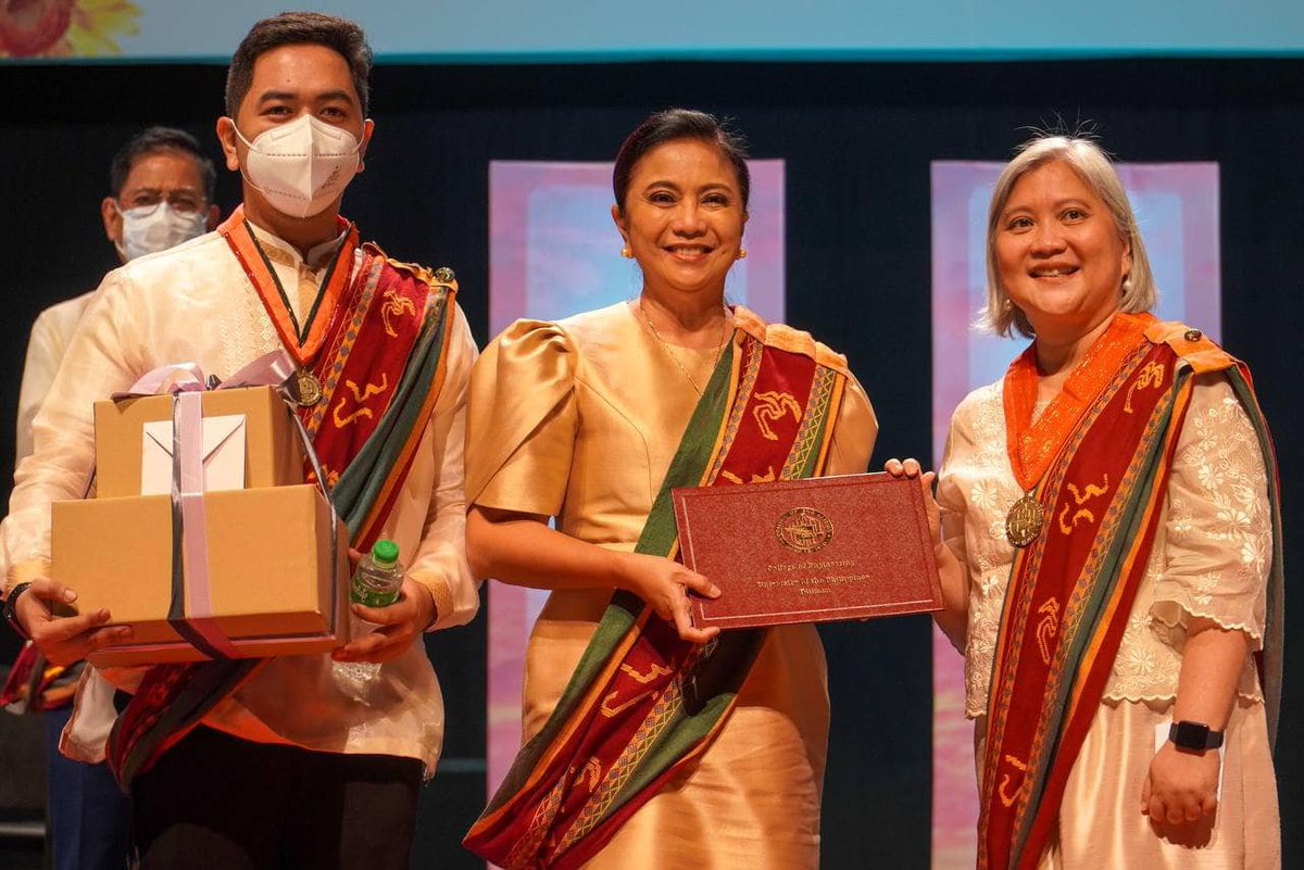 CrushMajor's tweet photo. SPEAKER AGAIN 💗

"Was Keynote Speaker at the UP Institute of Civil Engineering Recognition Rites this morning... pleasantly surprised when their Chorale sang Liwanag sa Dilim after my speech. Thank you for the honor and congratulations to all the graduates." - Atty. Leni Robredo https://t.co/4OUypszyDb