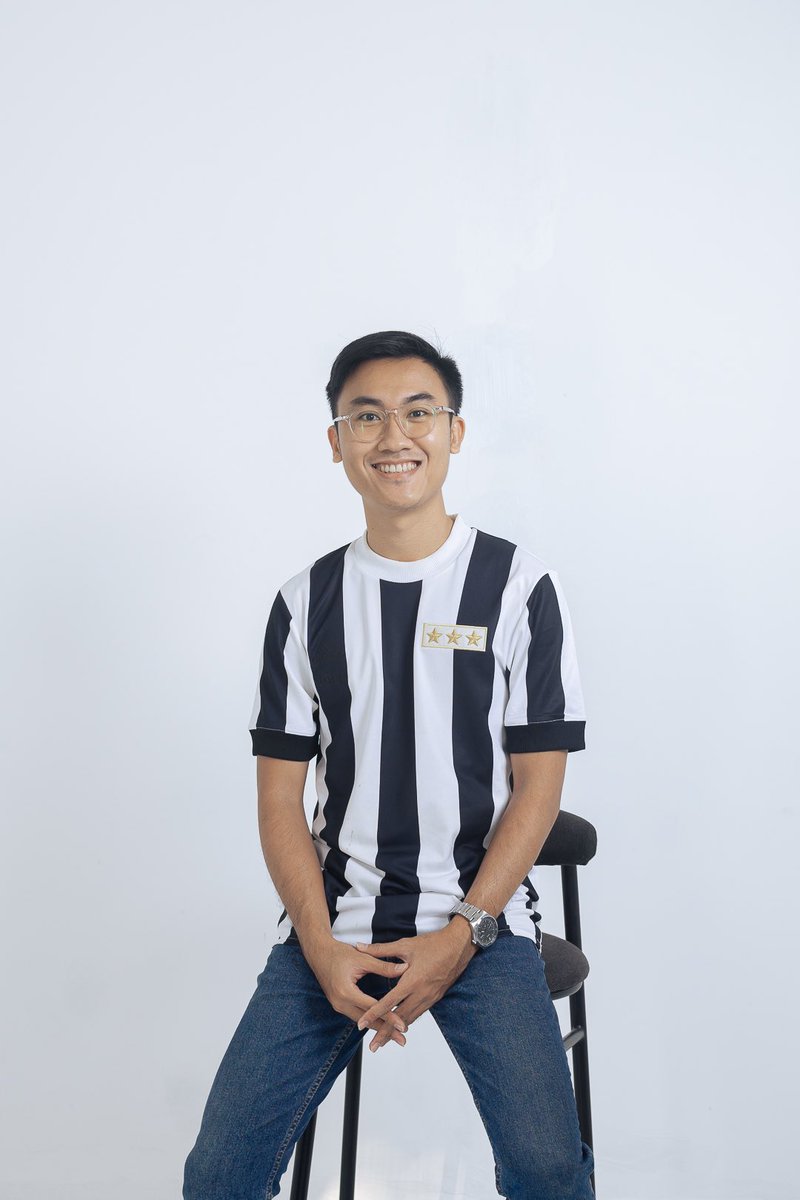 edbertgani's tweet photo. Terlalu indah hanya untuk memenuhi rak baju. Jadilah dipakai untuk foto profile.
@lelanglawas #jerseyfriday https://t.co/erxtKmuo4g
