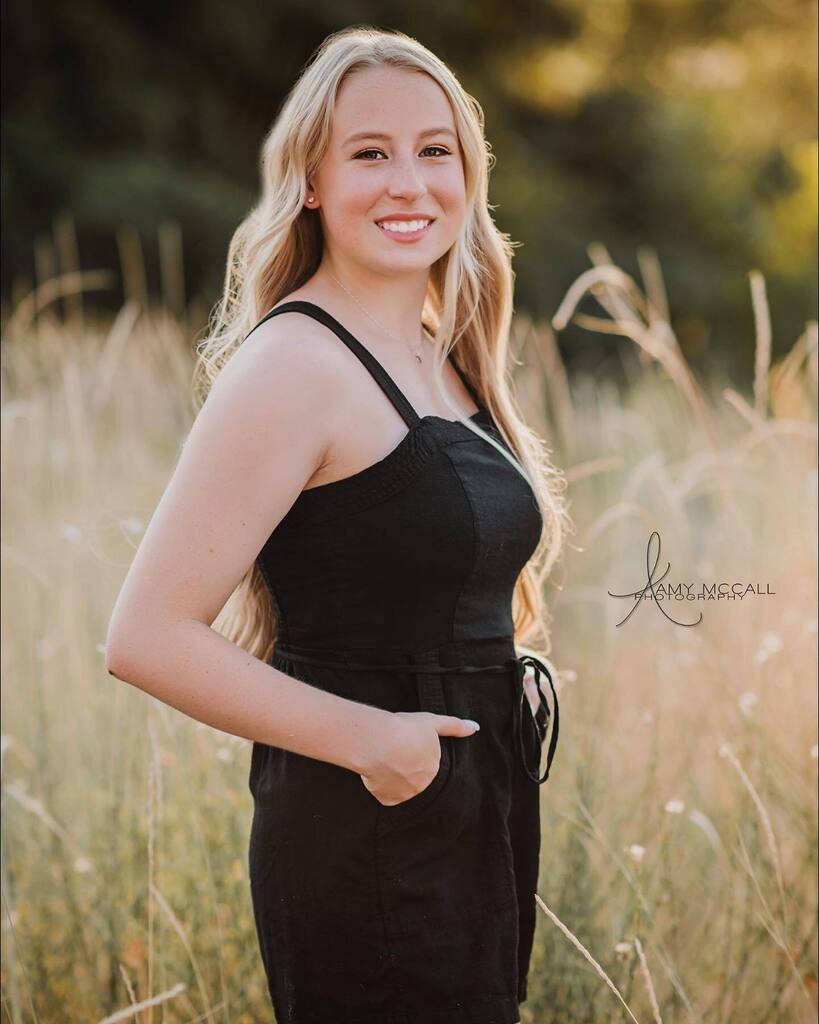 Beautiful Girl! ❤️ 

Hair and makeup by <a href="/erin/">Erin Caton</a>.elizabeth.artistry 

#amymccallphotography #amymccallseniors #lewistonidaho #lewistonphotographer #bengals instagr.am/p/Cg3MpOerwX8/