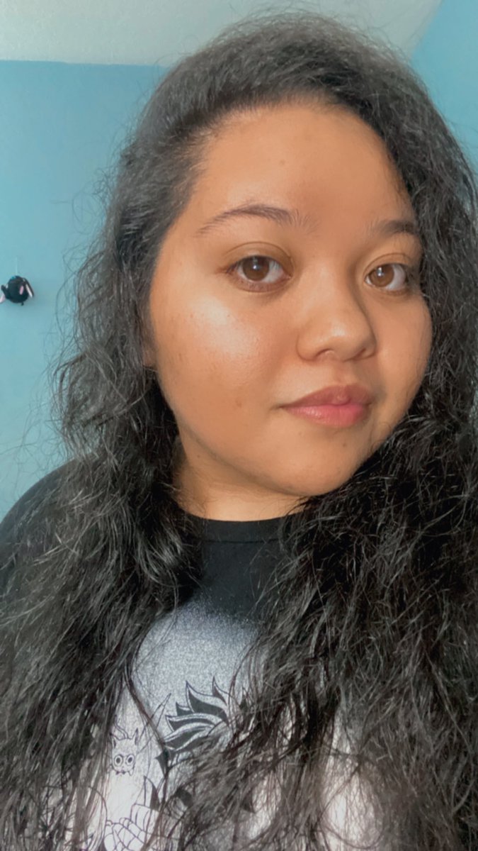 AdaIglesias2's tweet photo. Hola! Mi nombre es Ada y tengo 24 años. Soy de Houston, Tx y me encanta todo lo que tiene que ver con música, leer, y videojuegos ☺️Me la paso bien en los streams de Misti (por favor no los dejes de hacer 🥺) #integracionmistisabrozos https://t.co/wqpwgAJynX