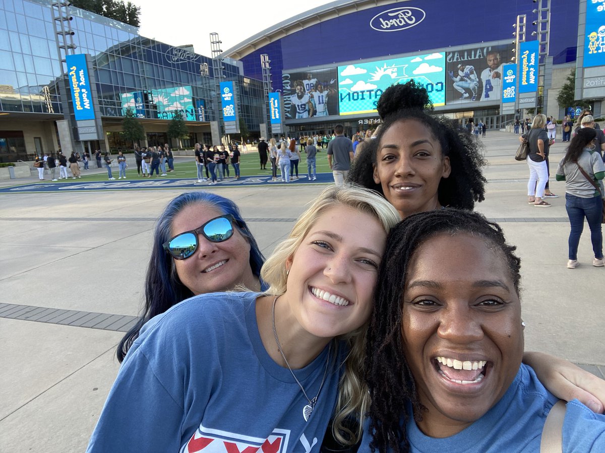 kluvv2's tweet photo. Convocation #tadlocklearns #tadlockrocks #ourfisdstory https://t.co/Zxl8f3zr4n