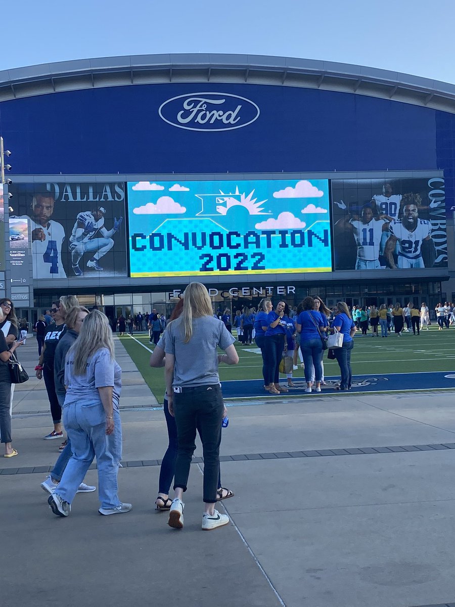 kluvv2's tweet photo. Convocation #tadlocklearns #tadlockrocks #ourfisdstory https://t.co/Zxl8f3zr4n