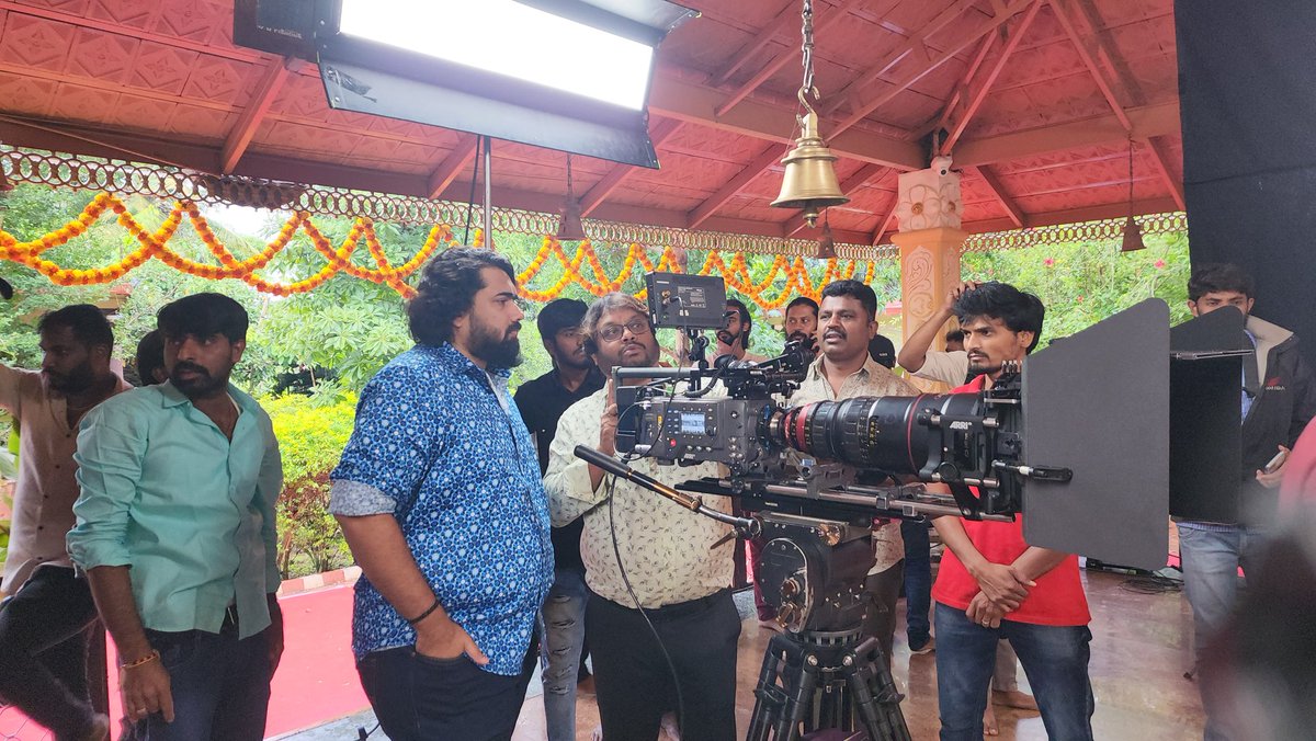 Navikanasu's tweet photo. #D56 muhurtha

#darshan @dasadarshan @TharunSudhir @RLVenkatesh https://t.co/2nurNJzpog