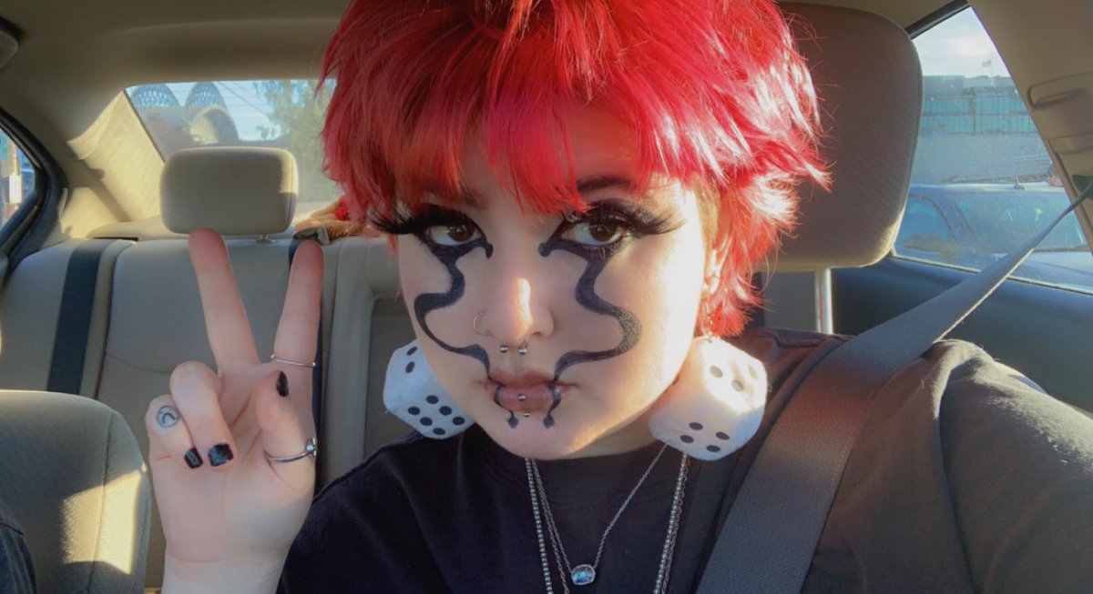 bunnnnybun's tweet photo. finally saw the strokes and red hot chili peppers last night :,) https://t.co/lHbhKN101I