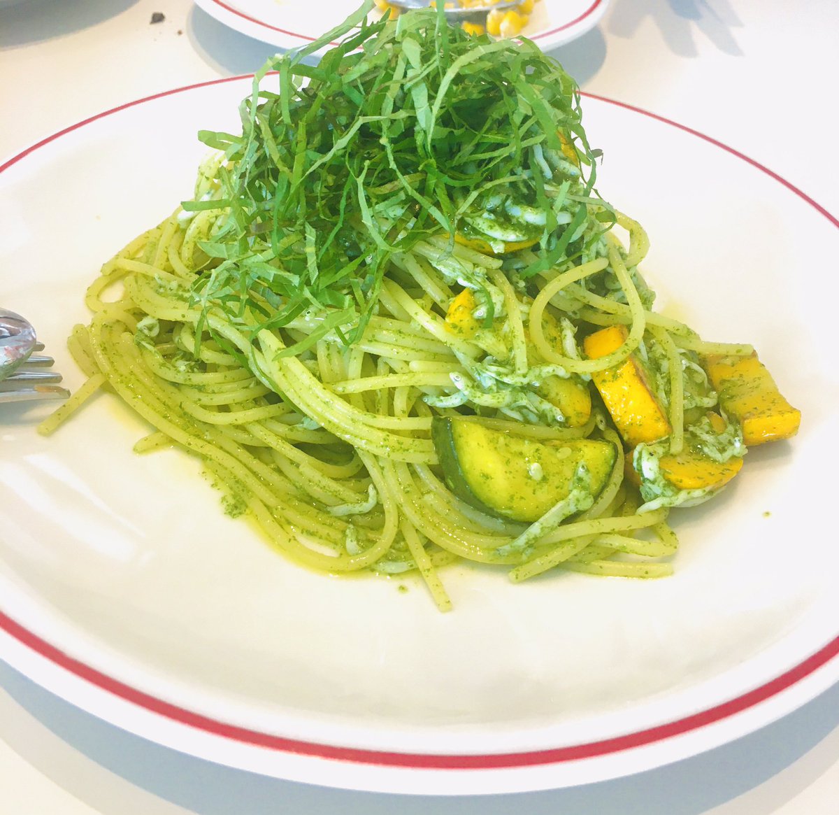 IQM7B5NyHCB4IXI's tweet photo. 静岡県熱海市のアカオローズガーデン🥀のCODAROSSAというカフェに来たよ〜☺️カルパッチョがさっぱりしてて酸味があって美味しかった🤭
#ROSESQUARE
#CODAROSSA https://t.co/Am2nAG2M6G
